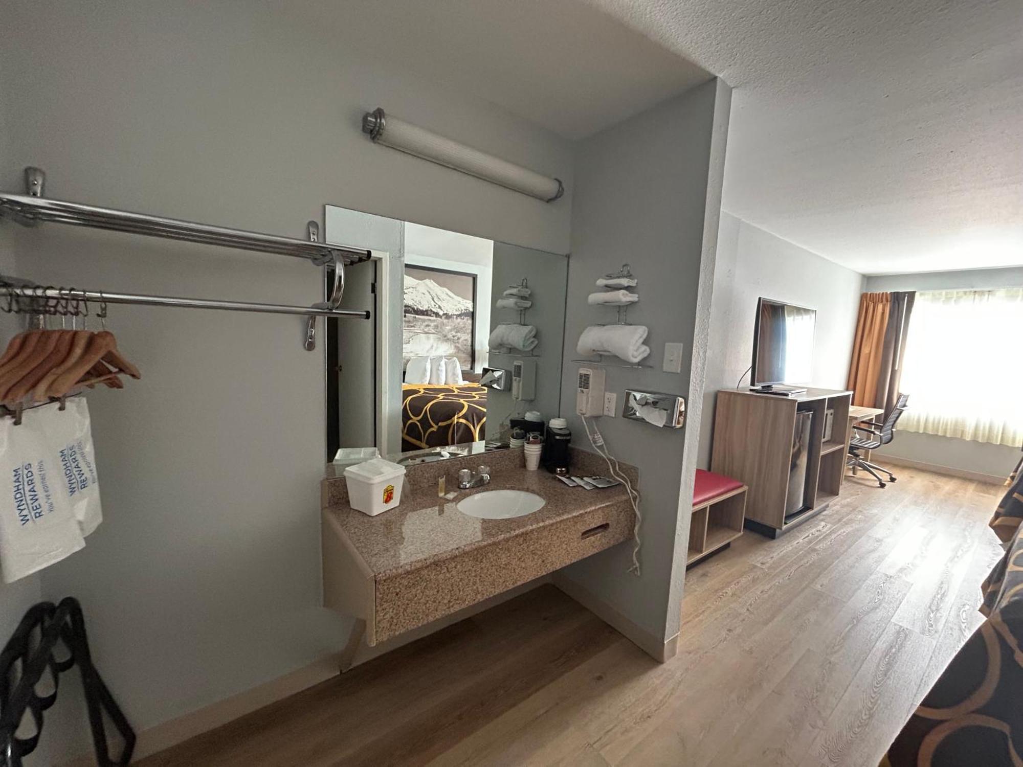 Hotel Super 8 By Wyndham Sterling Co Esterno foto