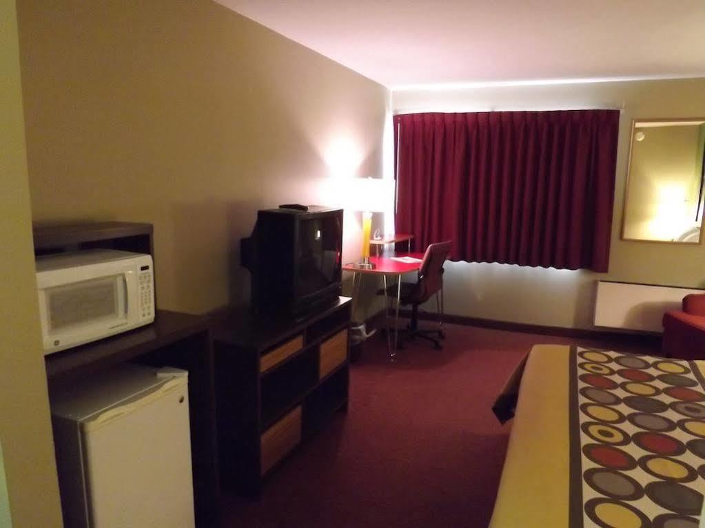 Hotel Super 8 By Wyndham Sterling Co Esterno foto