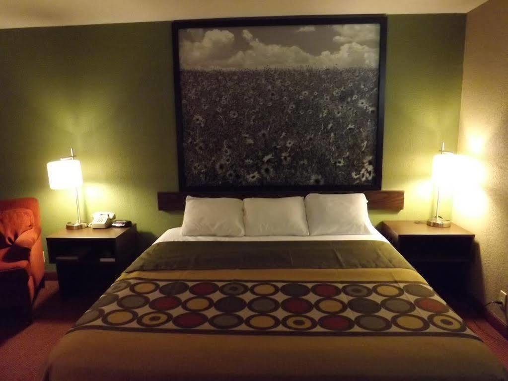 Hotel Super 8 By Wyndham Sterling Co Esterno foto