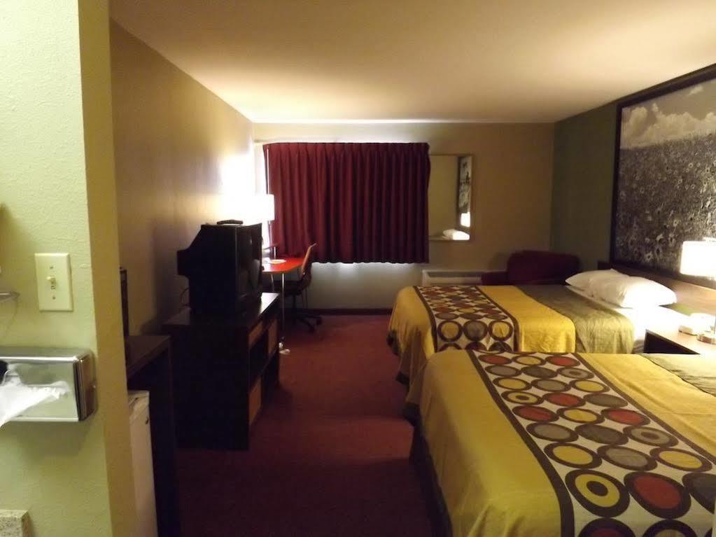 Hotel Super 8 By Wyndham Sterling Co Esterno foto
